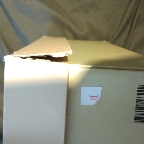 Michael kors shoe boxes one is eight and a half shoe box and the other was 9 med - Picture 5 of 14